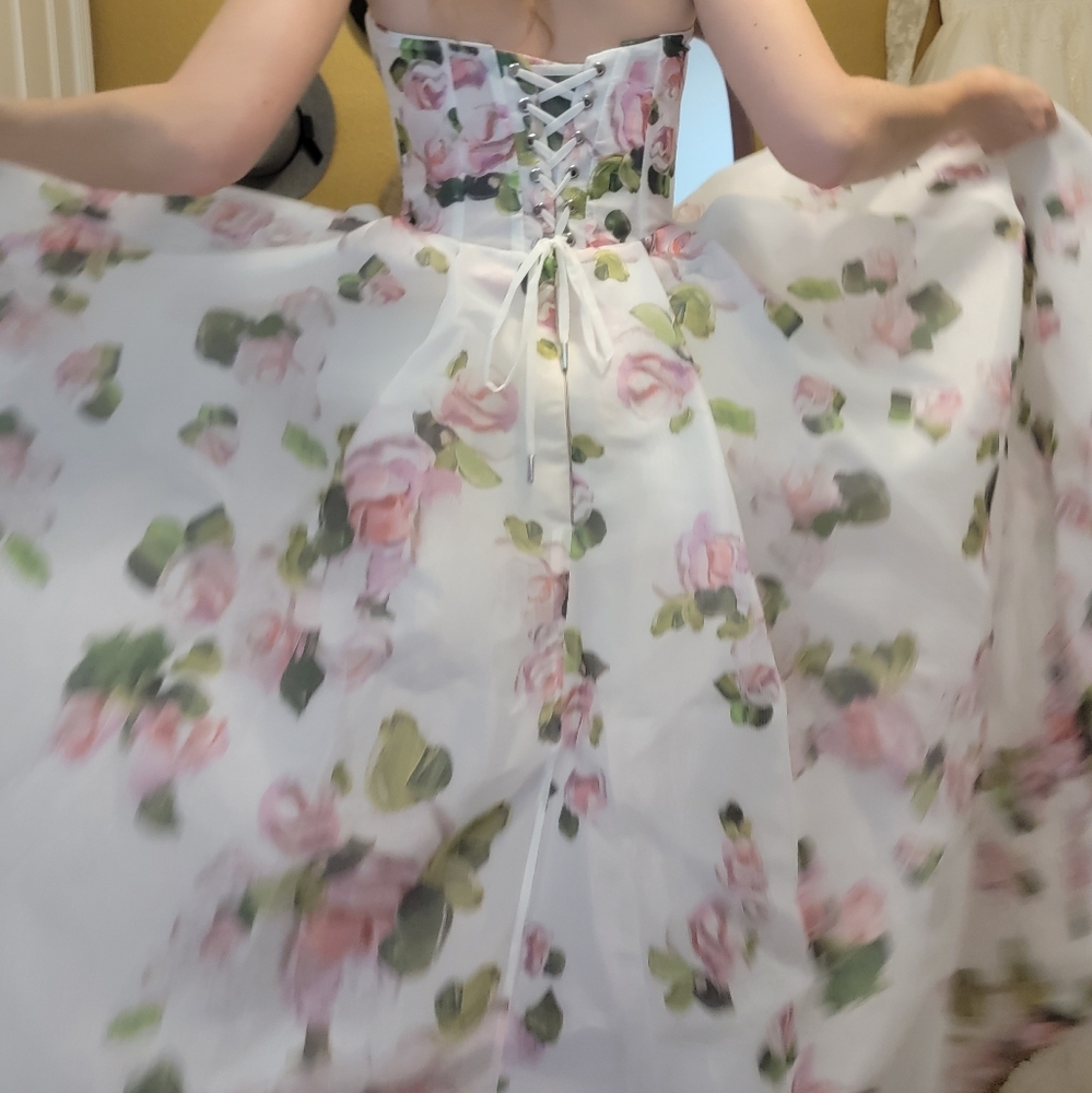*NWT Brand NEW! Apple Blossom Floral Strapless Gown* - Picture 7 of 12